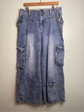 Wide Leg Acid Wash Cargo Jeans (1XL)